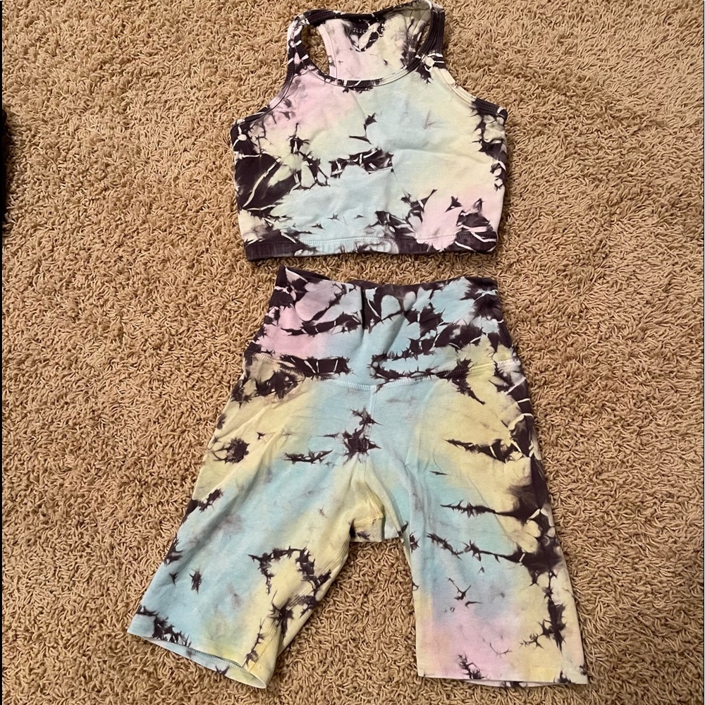 Electric and rose workout set